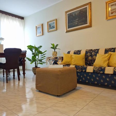 Lorenzo Guest Suite With Free Private Parking-- Cantieri Culturali Palermo Kültér fotó